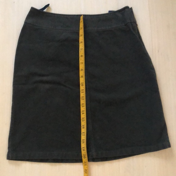 Boden skirt. Moleskin cotton. Dark green. UK size 14: US size 10. - Picture 8 of 8